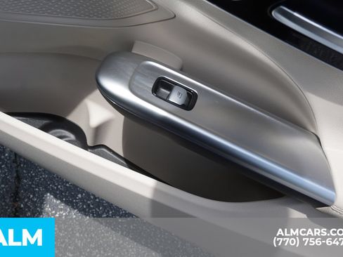 Used 2023 Mercedes-Benz C 300 Sedan image 47