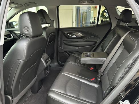 Used 2024 GMC Terrain SLT image 9