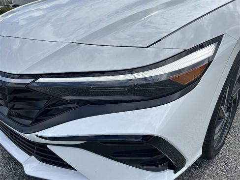 New 2025 Hyundai Elantra Limited image 15