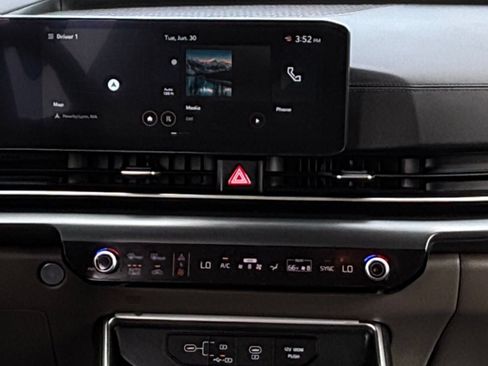 Used 2026 Kia Carnival FWD image 17