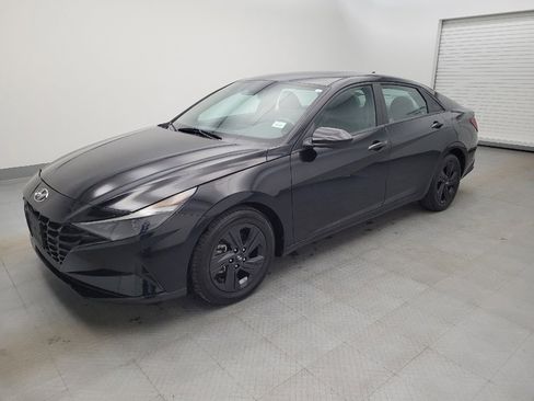 Used 2022 Hyundai Elantra SEL w/ Cargo Package image 2