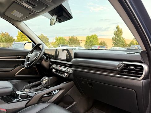 Used 2025 Kia Telluride S FWD image 26