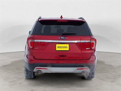 Used 2017 Ford Explorer XLT w/ Equipment Group 202A image 4