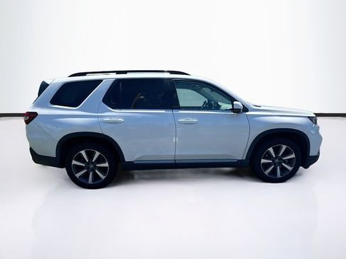 Used 2025 Honda Pilot Touring image 5