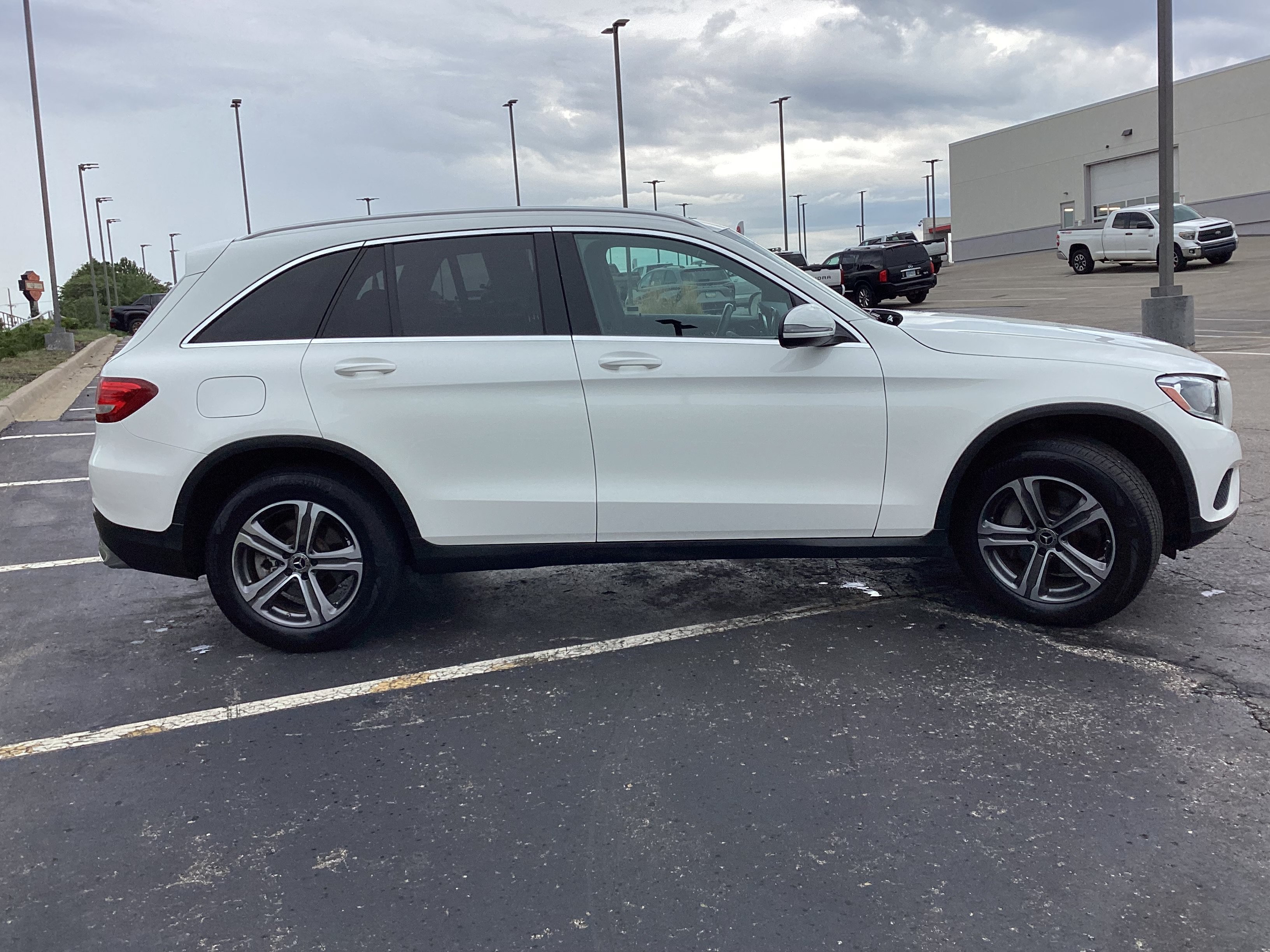 Used 2019 Mercedes-Benz GLC 300 4MATIC image 1