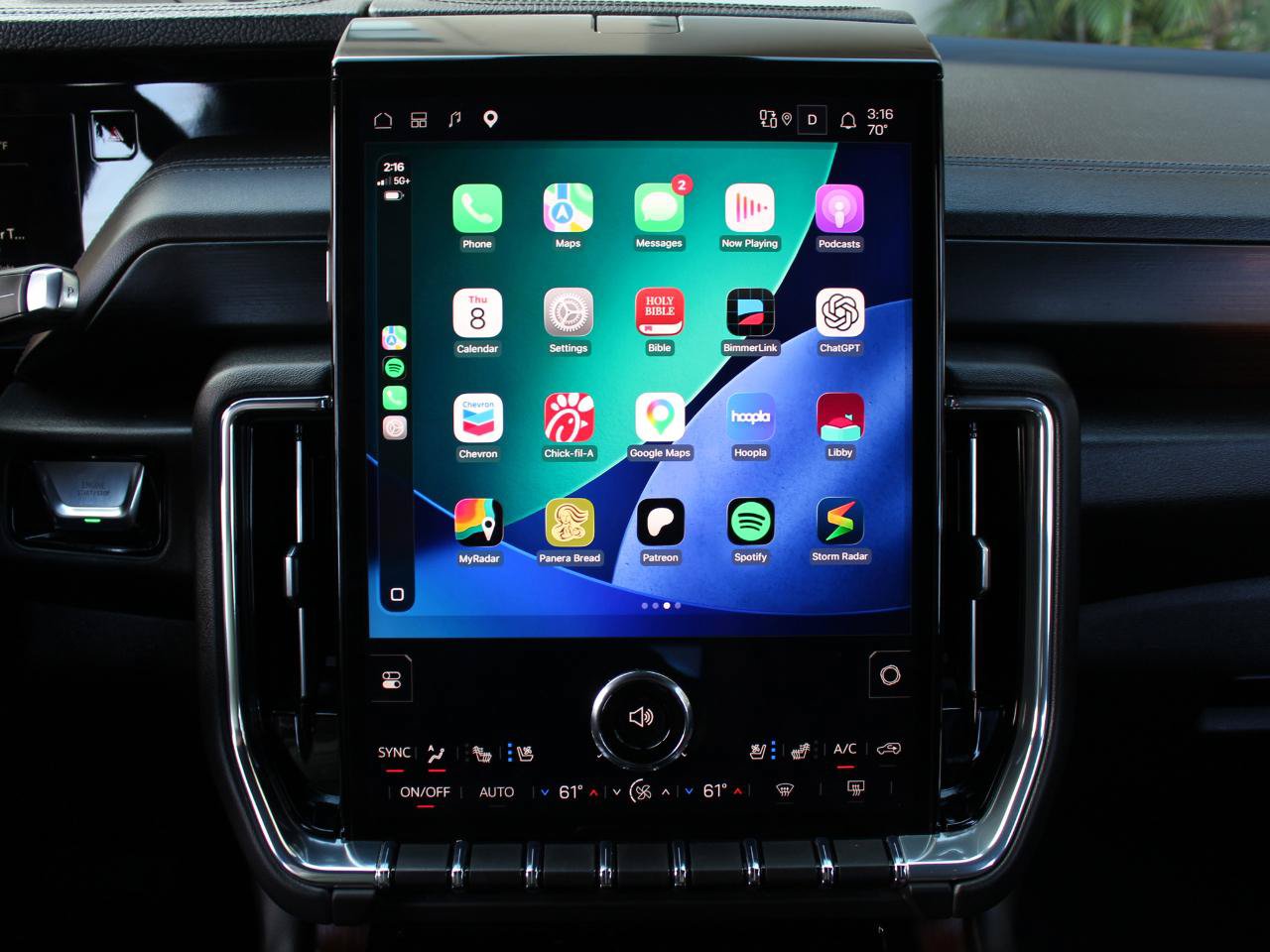 Used 2025 GMC Yukon Denali RWD image 24