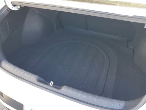 Certified 2025 Hyundai Elantra SEL image 25