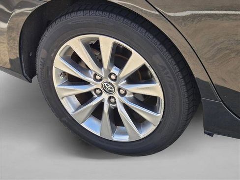 Used 2015 Toyota Camry XLE image 19