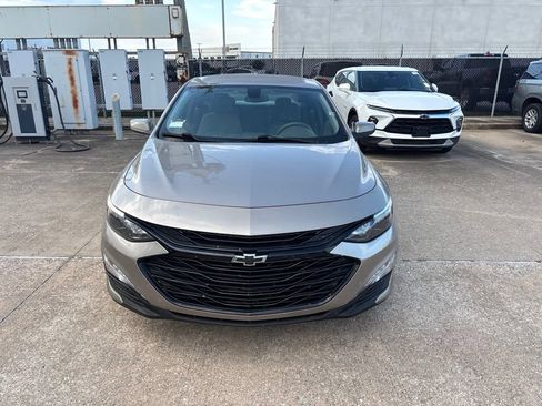 Used 2022 Chevrolet Malibu LT FWD image 2
