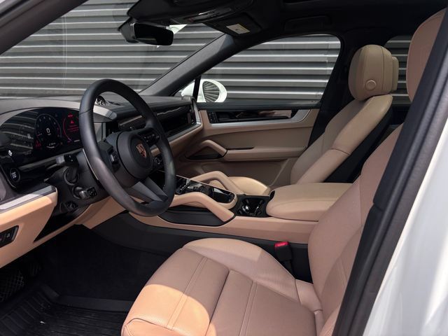 Certified 2026 Porsche Cayenne Coupe AWD/4WD image 4