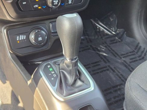 Used 2023 Jeep Renegade Latitude AWD/4WD image 27