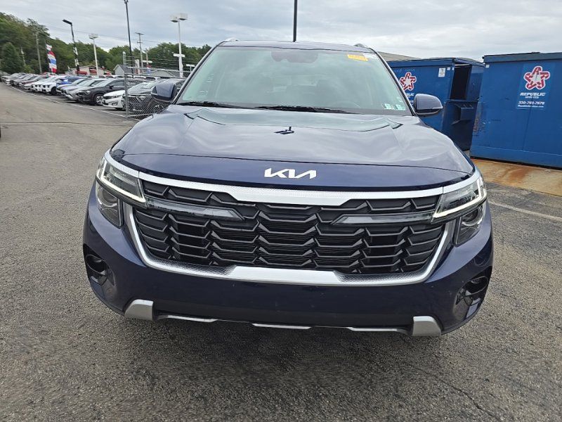 Used 2024 Kia Seltos EX AWD/4WD image 2