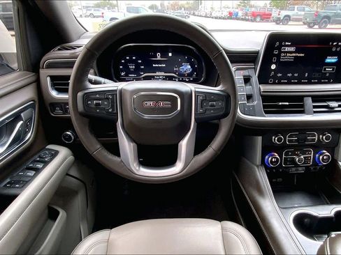 Used 2022 GMC Yukon SLT w/ SLT Premium Package image 11