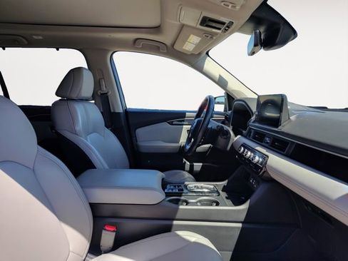 Used 2024 Honda Pilot Touring image 14