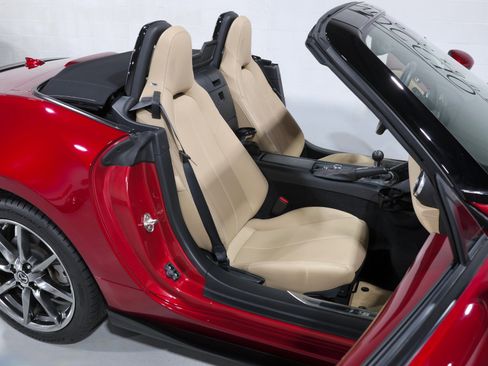 Used 2019 MAZDA MX-5 Miata Grand Touring w/ Appearance Package image 52