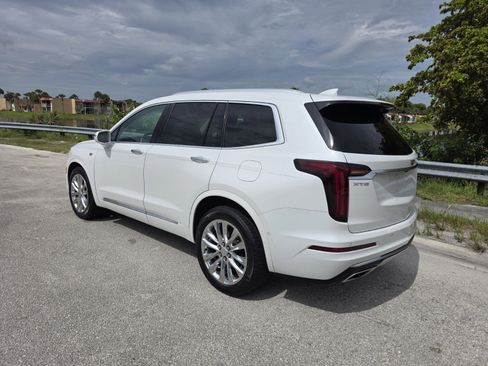 Used 2020 Cadillac XT6 Premium Luxury FWD image 2