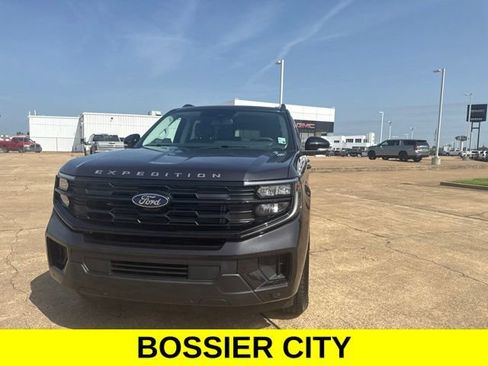 Used 2025 Ford Expedition Max Active RWD image 2