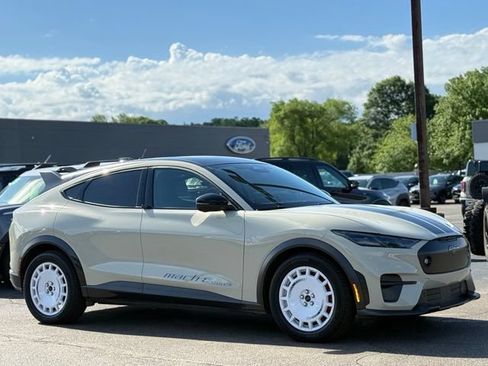 Used 2025 Ford Mustang Mach-E GT AWD/4WD image 39