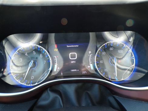 Used 2017 Chrysler Pacifica Limited FWD image 25