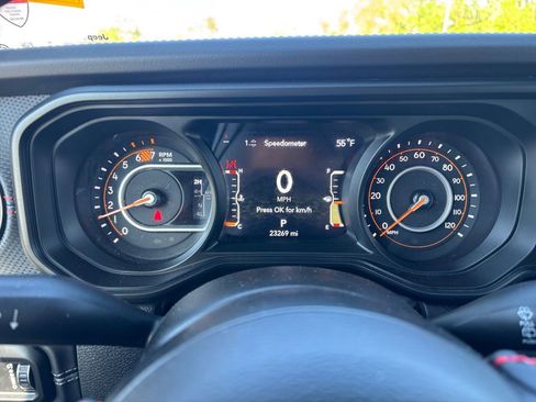 Used 2024 Jeep Wrangler Unlimited Rubicon AWD/4WD image 18