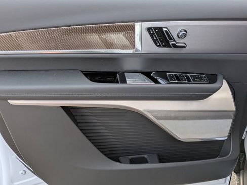 New 2026 Cadillac Vistiq Luxury image 12