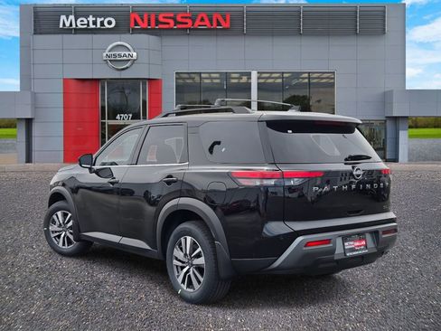 New 2026 Nissan Pathfinder SL FWD image 4
