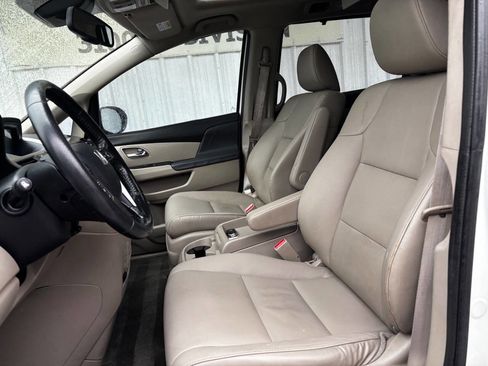 Used 2014 Honda Odyssey Touring image 2