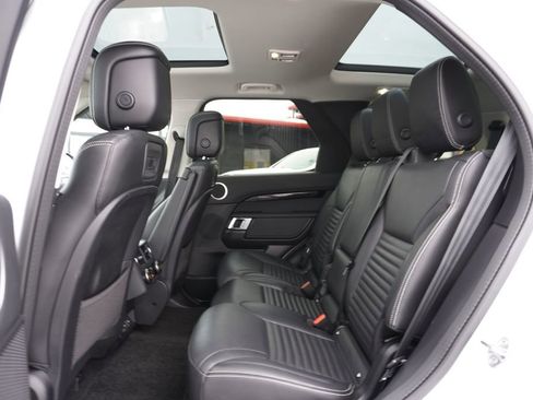 Used 2024 Land Rover Discovery S image 25
