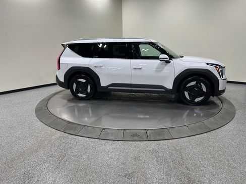 New 2026 Kia EV9 Wind image 4