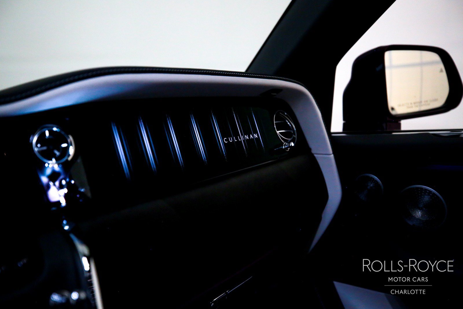 Certified 2025 Rolls-Royce Cullinan AWD/4WD image 38