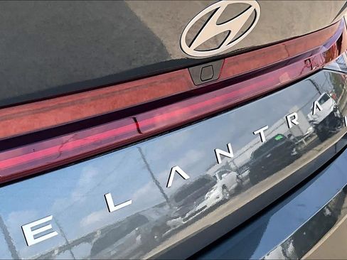 Used 2025 Hyundai Elantra Limited image 30