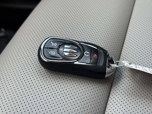 Used 2026 Buick Envista Avenir FWD image 36