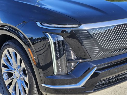 New 2026 Cadillac Vistiq Premium Luxury w/ LPO, Floor Liner Package image 9