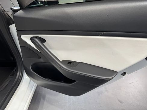 Used 2020 Tesla Model 3 Standard Range image 8