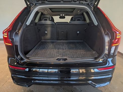 Used 2023 Volvo XC60 B5 Plus image 5