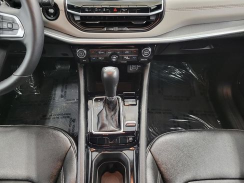 Used 2025 Jeep Compass Limited AWD/4WD image 16