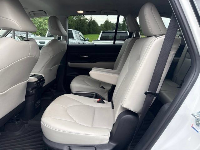 Certified 2024 Toyota Grand Highlander AWD image 19