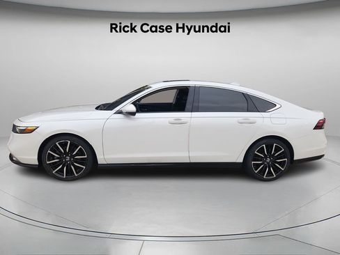 Used 2023 Honda Accord Touring image 3