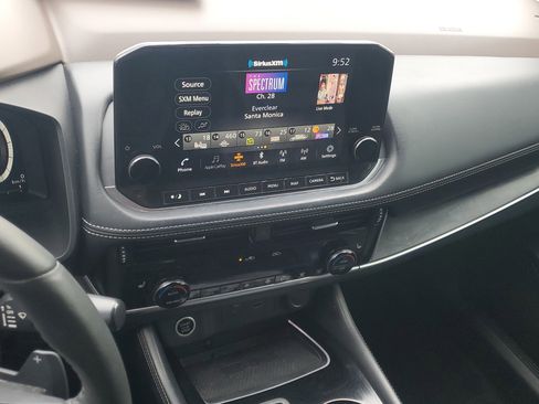 Certified 2021 Nissan Rogue Platinum image 25