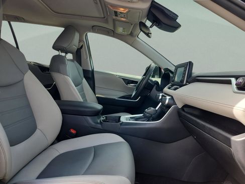 Used 2019 Toyota RAV4 XLE Premium image 20