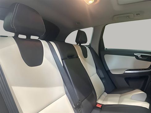 Used 2017 Volvo XC60 T5 Dynamic w/ Preferred Option Package AWD/4WD image 22