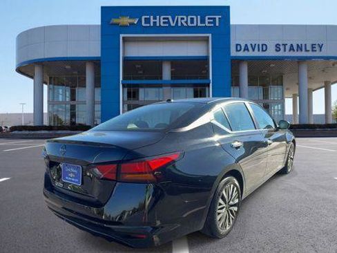 Used 2025 Nissan Altima 2.5 SV FWD image 8