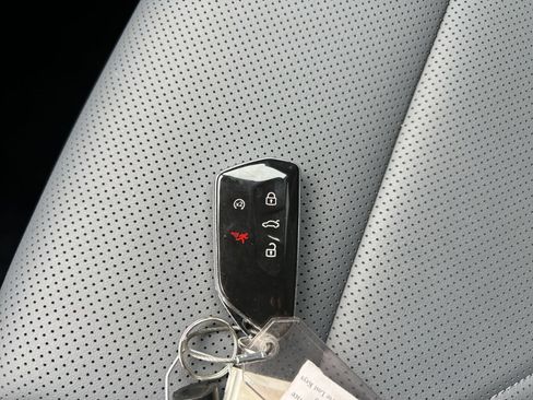 Used 2026 Volkswagen Tiguan SE FWD image 18