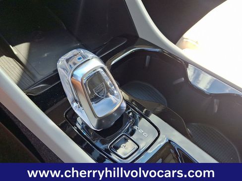 Certified 2025 Volvo XC40 B5 Ultra w/ Protection Package Premier image 16