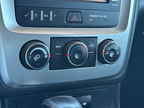 Used 2014 GMC Acadia SLE image 21