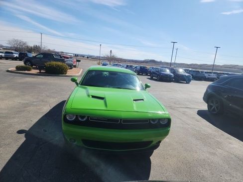 Used 2017 Dodge Challenger GT image 5