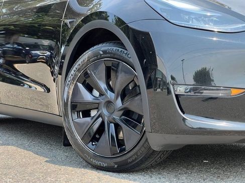 Used 2025 Tesla Model Y Long Range AWD/4WD image 2