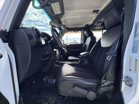Used 2017 Jeep Wrangler Unlimited Sahara AWD/4WD image 19