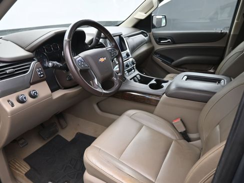 Used 2020 Chevrolet Tahoe LT w/ Luxury Package AWD/4WD image 12