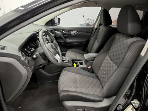 Used 2020 Nissan Rogue Sport SV FWD image 19